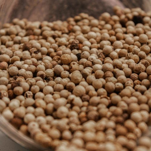 Indonesian white pepper spice whole and ground for export HS 0904